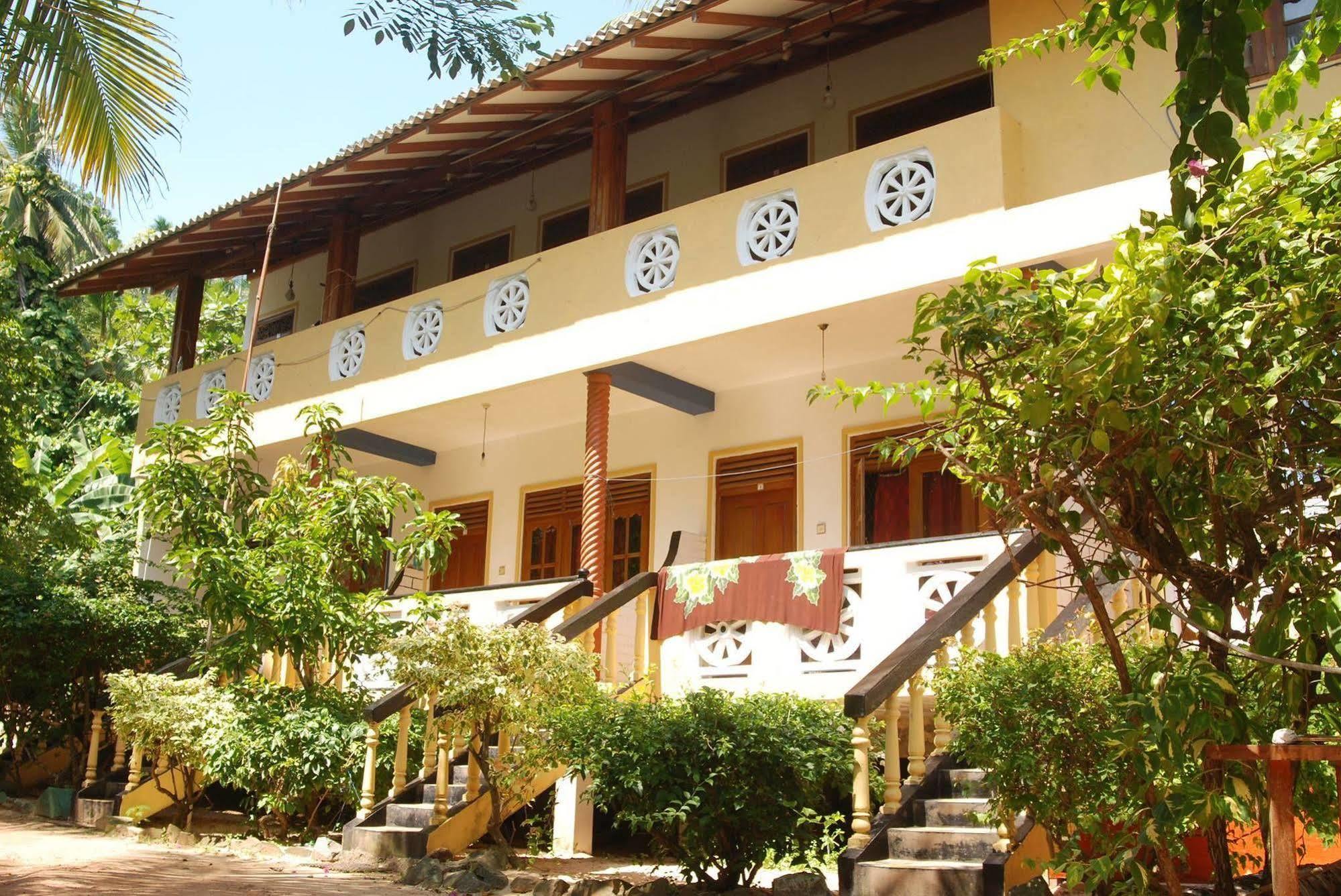 Dinu'S Resort Talaramba Exterior photo