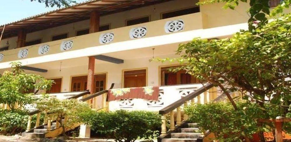 Dinu'S Resort Talaramba Exterior photo