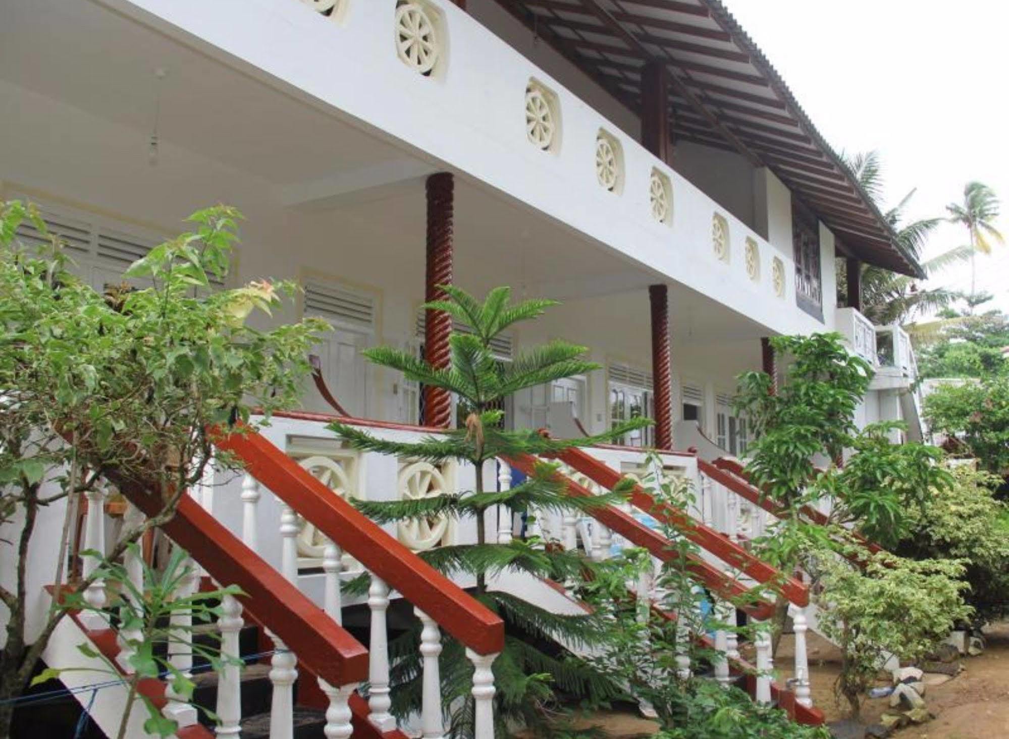 Dinu'S Resort Talaramba Exterior photo